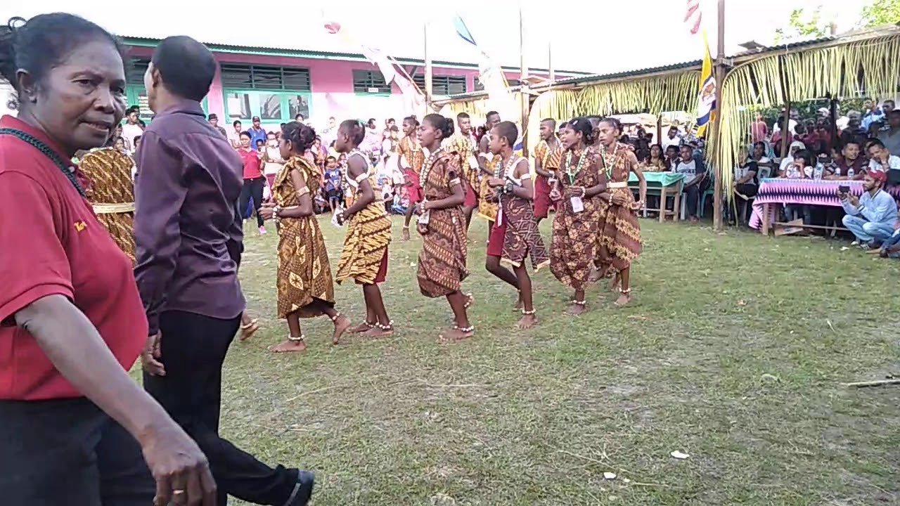 Tarian adat desa kabalsiang