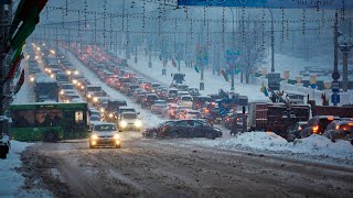 Сильный снегопад парализовал улицы Минска. Обстановка на дорогах
