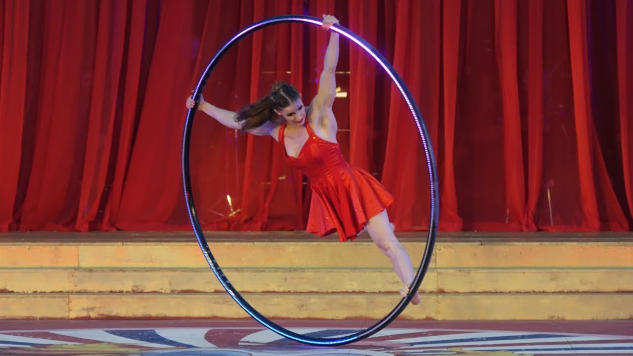 Solo Cyr Wheel LED Act Lea Toran Jenner 2025 ("Die Zirkusprinzessin" - Neustrelitz)