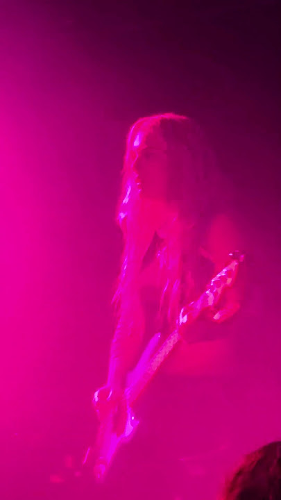 Foxy Guitarist - Erica Fox
