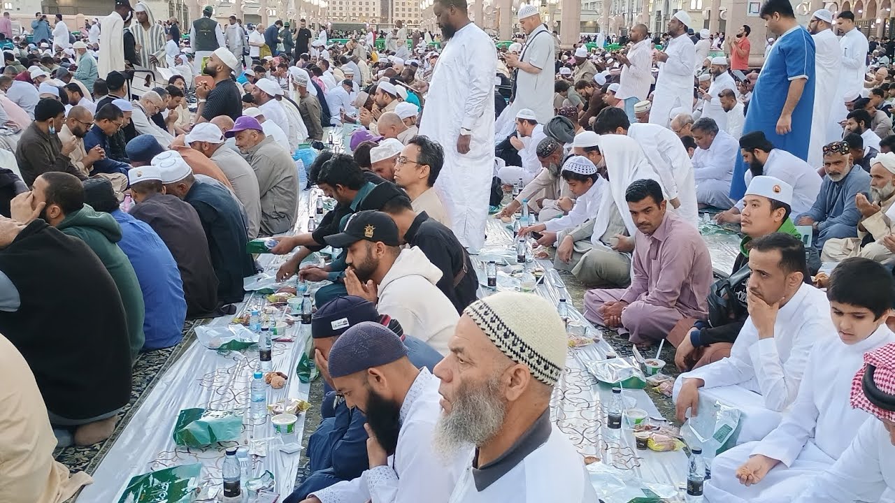 Madina sareef me roza iftar ki video. Magrib ki azaan #youtube #video #viral 🤲🕋💯