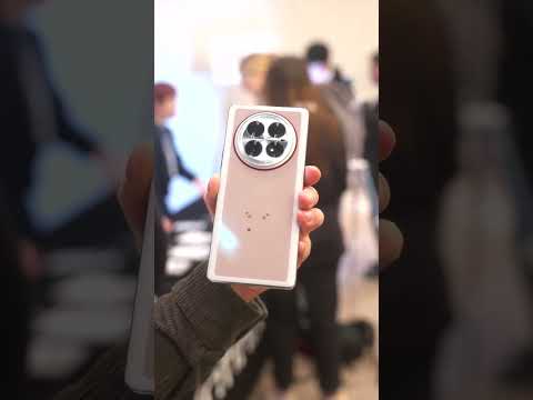 You NEED this AI color changing phone #mwc25