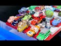 カーズ☆色々なカーズのミニカーが赤と白の階段坂道を走って転がる♪ Cars miniature car on a red and white slope