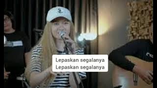 Menghapus Jejakmu ~ Noah ~ Sallsa Bintan ft 3 Pemuda Berbahaya