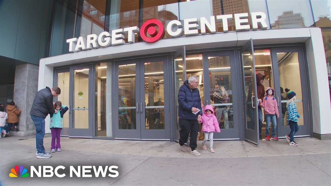 Disney on Ice skater hospitalized after fall during Minneapolis show