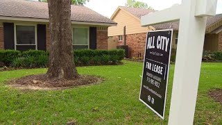 Scammers use fake ads to lure renters