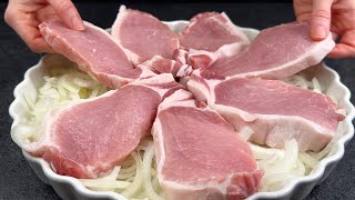 Legen Sie das Fleisch auf die Zwiebel und Sie haben in 10 Minuten ein köstliches Abendessen!