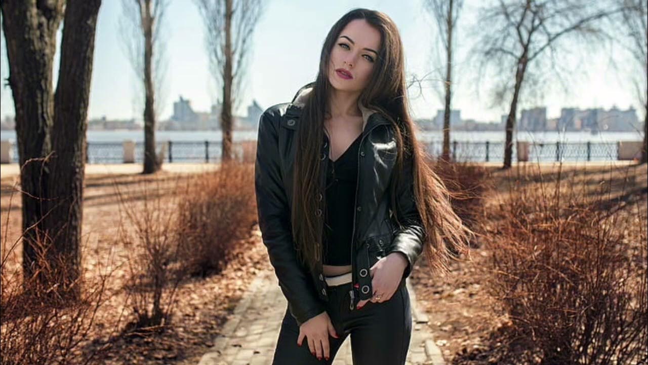 Брюнетки на улице осенью. С брюнеткой в парке. Девушка. С брюнеткой в парке. С брюнеткой в парке.