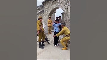 The filming scene was because I watched the whole drama in one clip. The props of the film and t