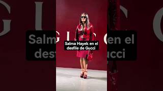 Salma Hayek fue invitada especial en el desfile de Gucci #milanfashionweek