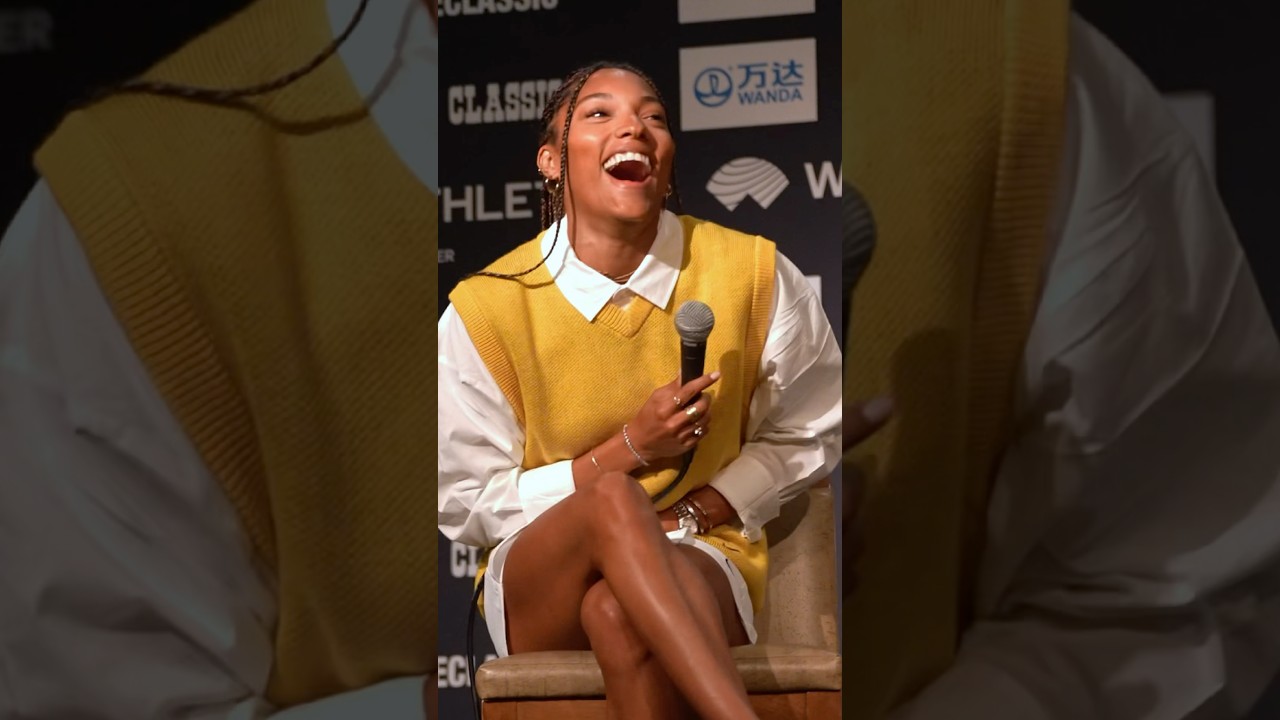 Она заставила весь пресс-центр замолчать 😂😂 