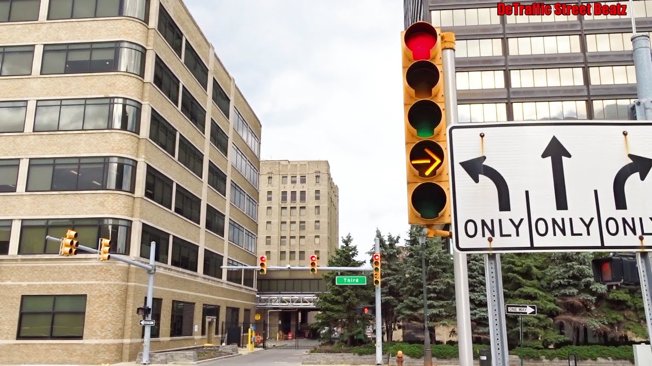 Dog House Traffic Light & 5 Beacon Signals at MGM Grand Detroit | 3rd Ave & Beech St