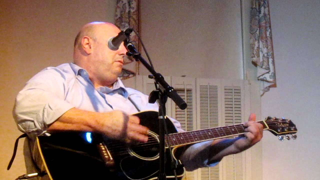 Allen Estes at Old Sloop Coffee House - MVI 1748
