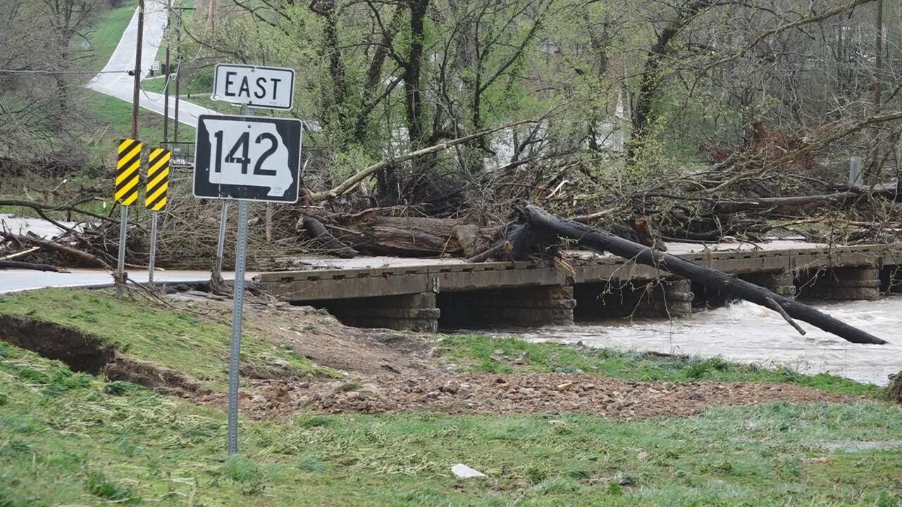 Crews warn about flooding debris blocking storm drains - YouTube