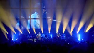 Video thumbnail of "Noel Gallagher - Half The World Away [International Magic Live At The O2
-2012]"