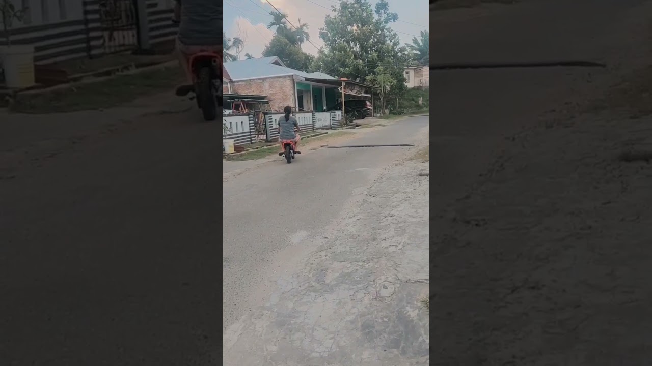 Ibu dan anak naik motor mini trail rxf 50cc 4tak matic 