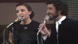 Miniatura del video "JUAN PARDO Y LUZ CASAL - Esta noche... Fiesta (1977)"