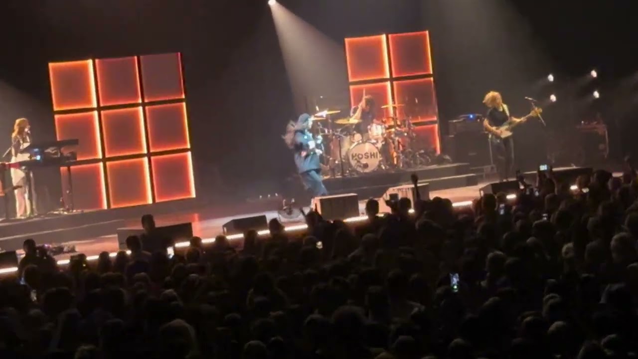 Hoshi - Femme à la Mer @Zenith (Caen), 06 novembre 2024