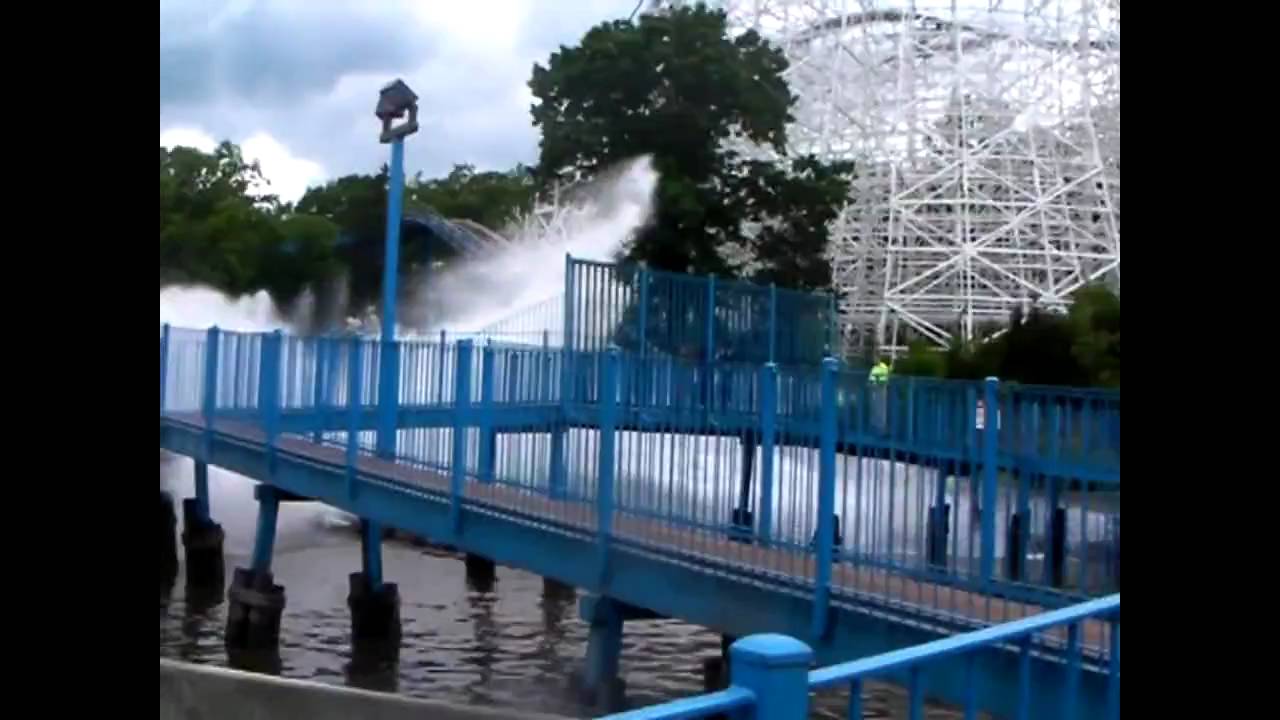 Six Flags St. Louis Tidal Wave - YouTube