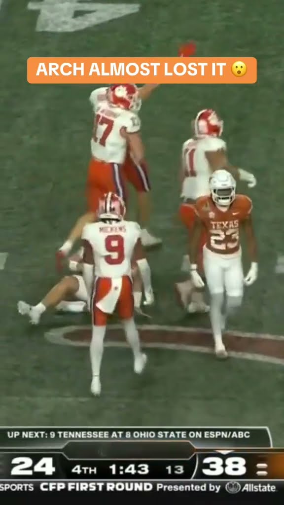 Arch Manning fumbled on 4th down ?