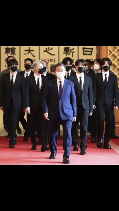 Bts with South Korea president💜🤍💝