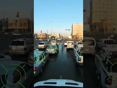 شاهد كيف تعام ل بعض قائدو السيارات مع مركبات الطوارئ افسح الطريق