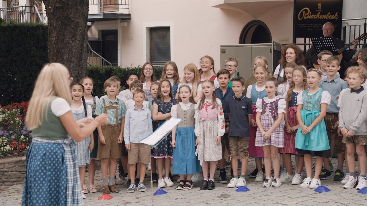 Platzlsingen der Volksschule Kitzbühel