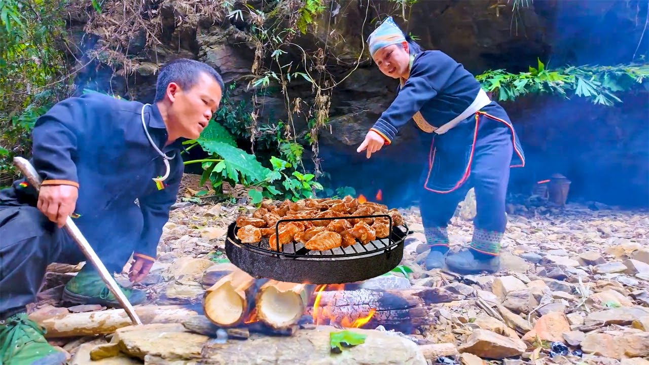 Dwarf Family Wild Survival – Foraging Berries, Hunting Rats & Camping in the Forest