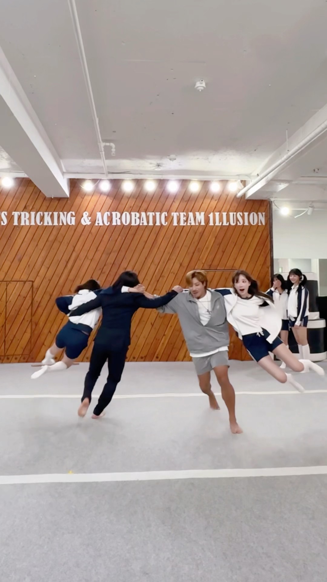 공포의 회전목마⁉️? Human merry-go-round