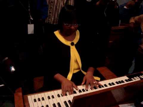 Twinkie plays "Miracle" Instructional Video at Dorinda's SMC 2009!