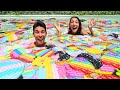 Piscina piena di pop it gigante fidget pop it challenge