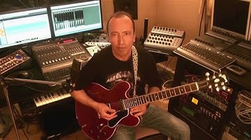 Akis Tourkogiorgis - A lesson on Blues chord riffs