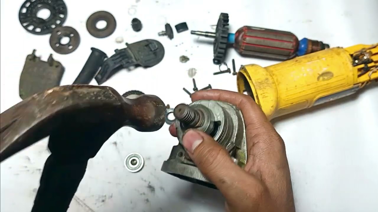 Repair angle Grinder DEWALT DWE4120 - Complete detail with step by step explanation