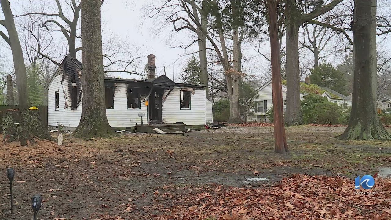 2 displaced after Newport News house fire - YouTube