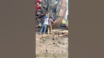 Harnessing the Giant: The Steel Cable Lift That Moves a Tunnel Boring Machine