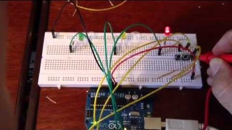3 leds controlados por 3 pushbutton