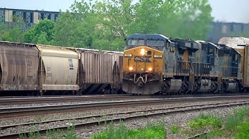EMD SD40-2 Trailing on Fast CSX Train in 4K UHD