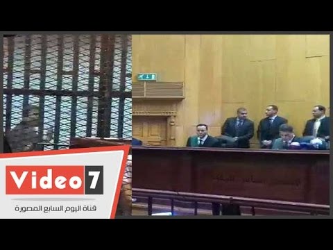 بالفيديو.. قاضى "التخابر مع قطر" يعنف مرسى: "إيه انت دى ورد كويس"