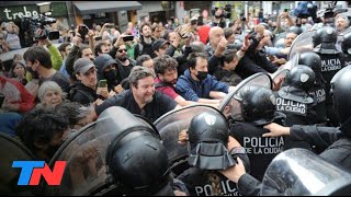 INCIDENTES EN LA SEDE DEL INCAA: enfrentamientos entre la Policía y los manifestantes
