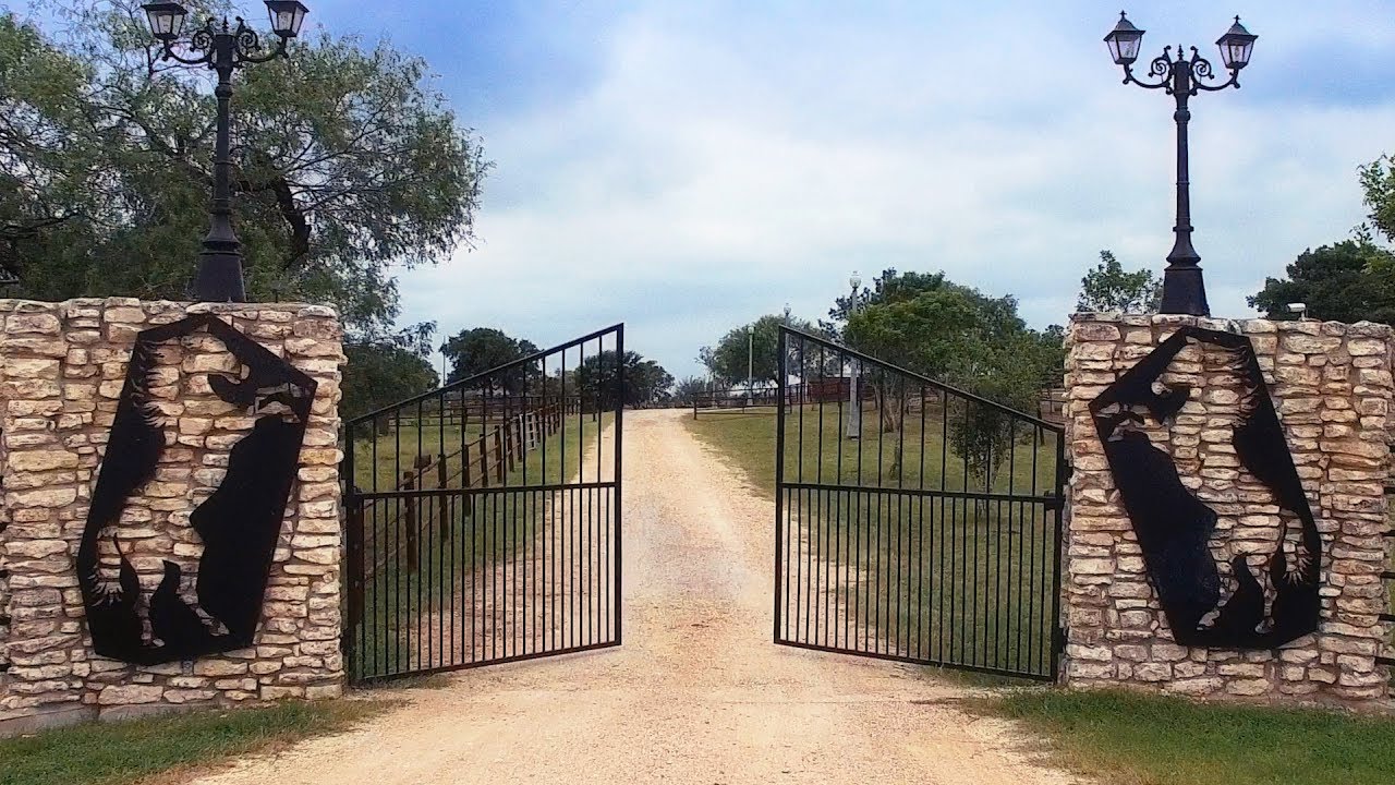 horseshoe bend Ridiculous Ranches- Briarpatch Ranch