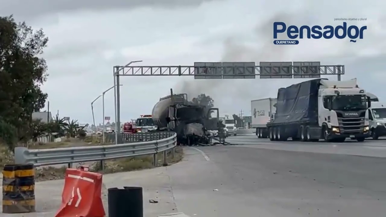 Incendian tráiler tras ataque armado en la México–Querétaro, a la altura de La Estancia