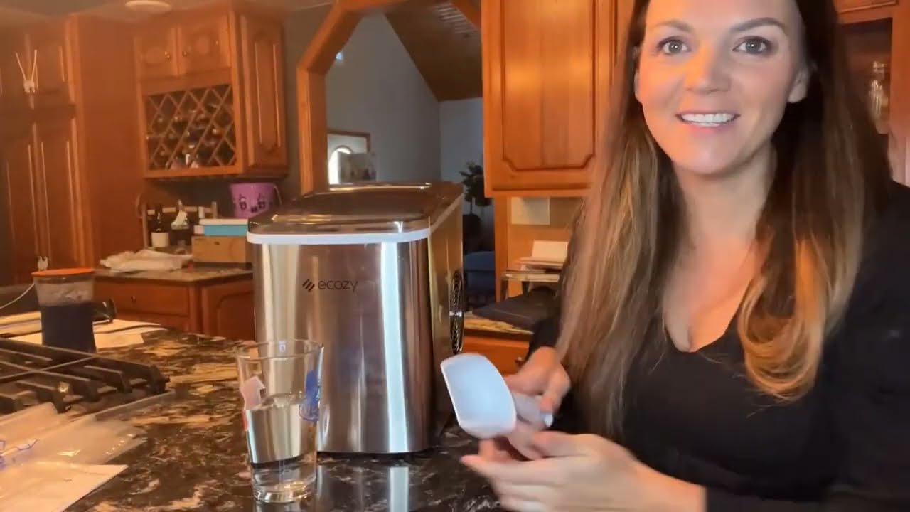 2024 Ecozy Portable Ice Maker Countertop Review - This is a portable ice  machine, it makes ice fast. 