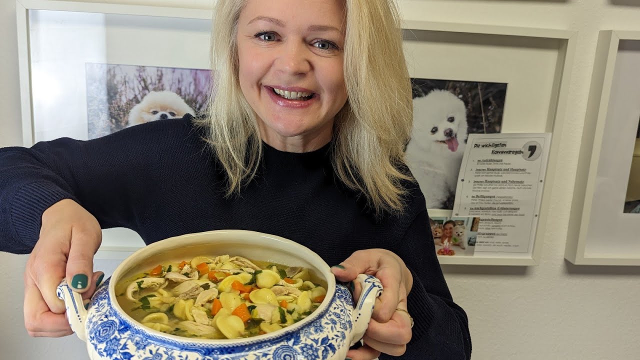 Hühnersuppe Rezept wie bei Oma gegen Erkältung. Kräftige Hühnersuppe ohne Schnick Schnack. .