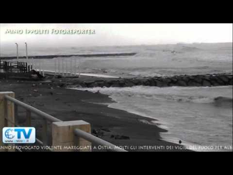Ostia 17-12-2011  Mareggiata  con raffiche di vento fino a 39 nodi