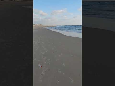 المشي على شاطئ البحر في جسرالزرقاء رياضة ممتازة مفيدة ممتعة ثم المنظر الخلاب قبل الغروب