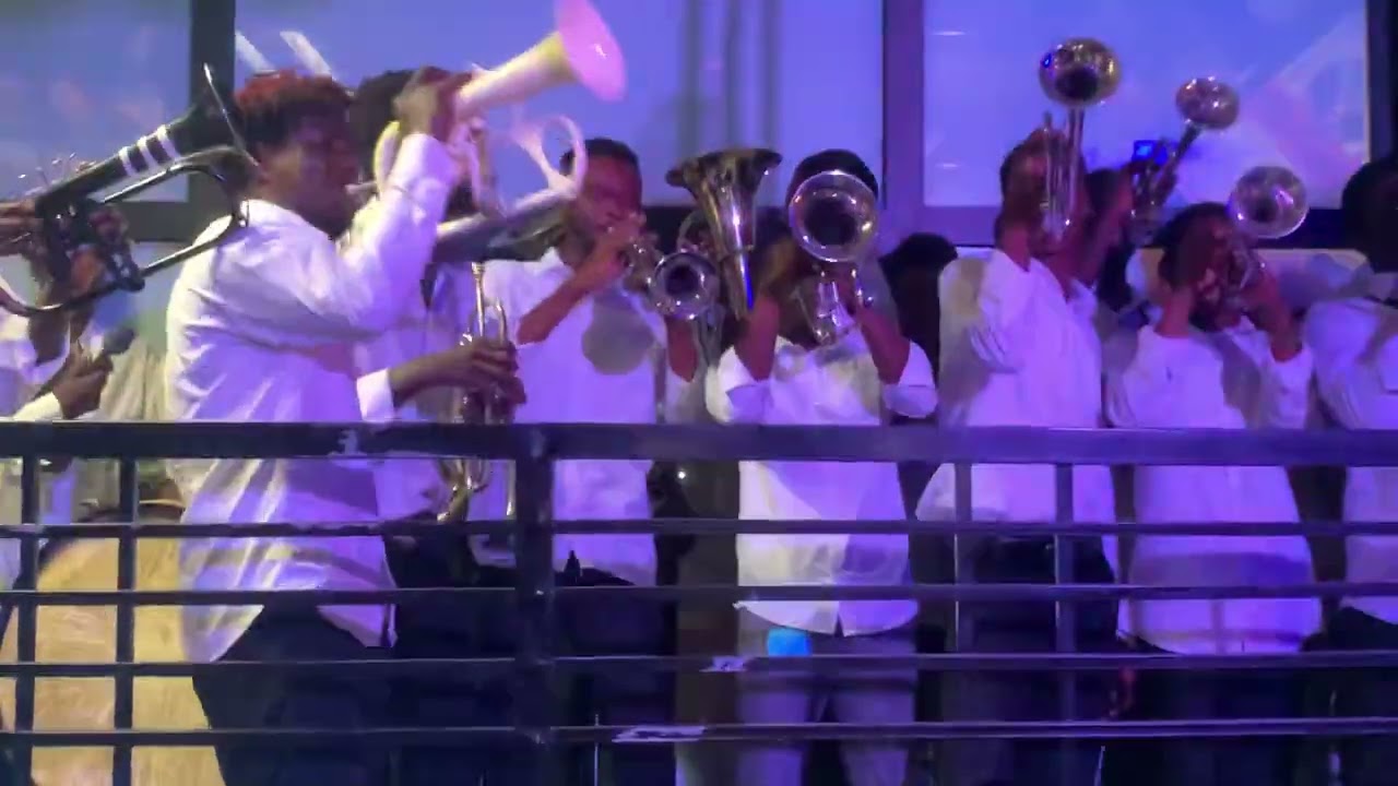 Oh paradise(Black Sherrif) incredibly performed by the BossPlay Music🔥🔥🎺