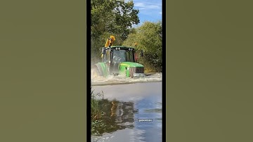 Nothing Stopping The John Deere…💪 #Farmers #JohnDeere6630 #Tractors #Flooding #wow #FLOOD #FYP