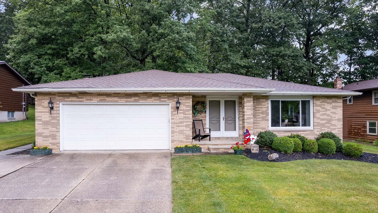 7020 Donna Rae Dr  Seven Hills, OH 44131