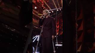 #DueAltalene e un cuore, quello di #MrRain sul palco di #Sanremo2024 💐