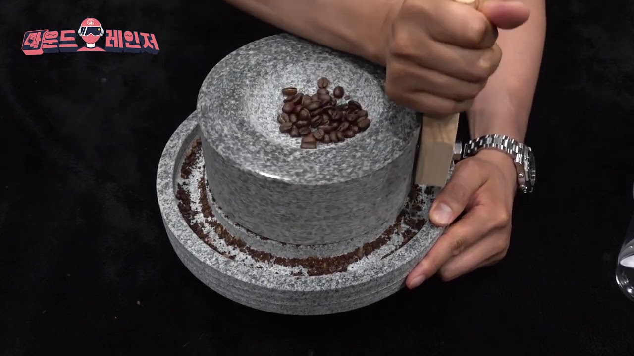 Coffee bean Grinding ASMR ｜박상훈 성우 ｜맷돌로 커피 원두 갈기